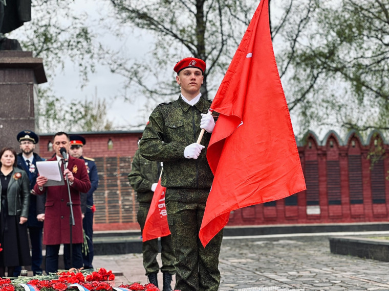 "И память нам покоя не дает...".